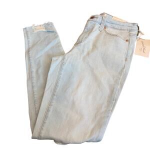 Universal Thread Women's Light Blue Distressed Skinny Jeans - Size 8 - NWT